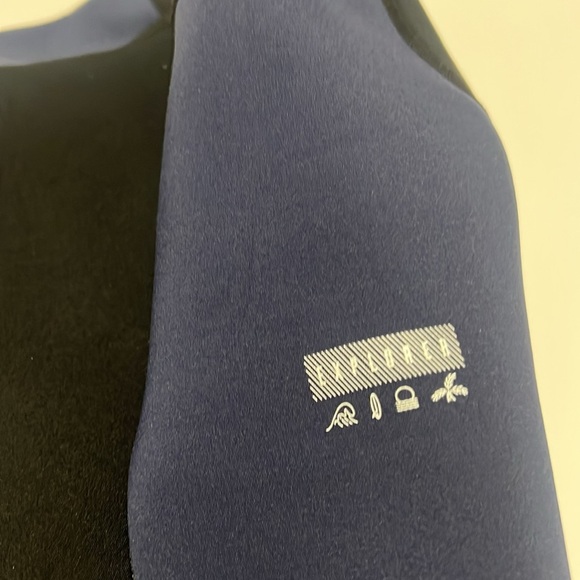 Dark Lighting Kids Wetsuit for Boys and Girls, size 6 - Picture 8 of 8